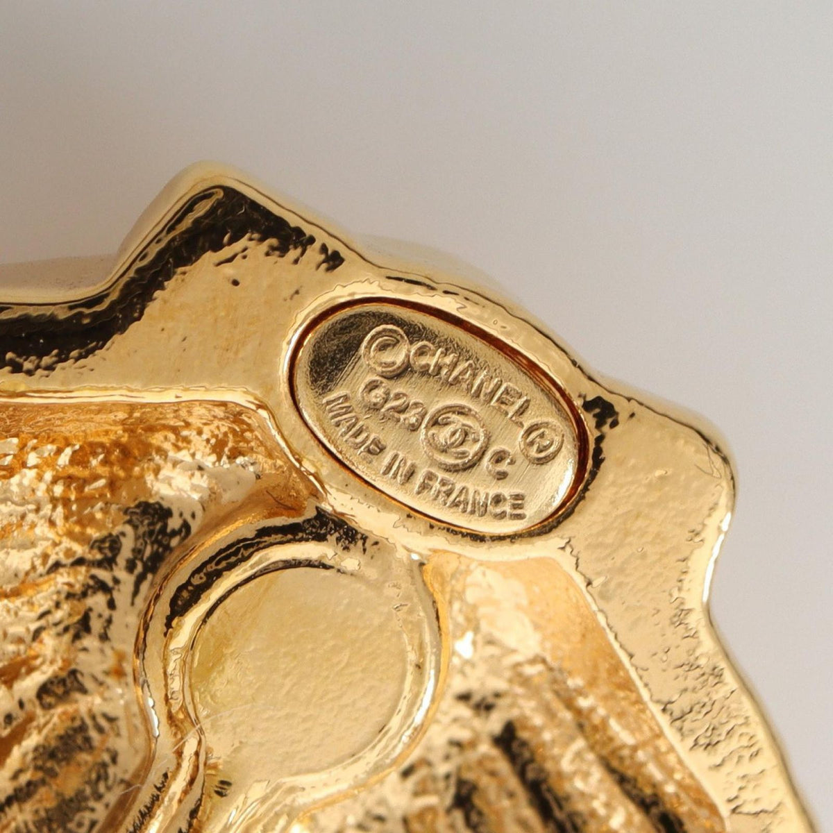 Chanel Earrings CC Logo Shell Motif — view 3