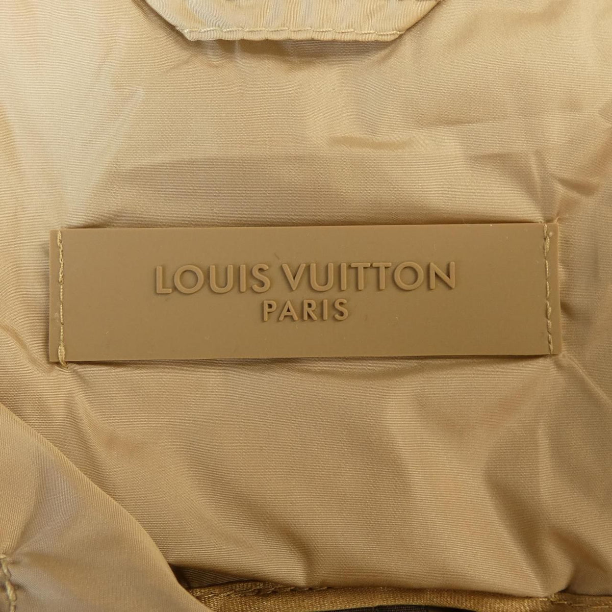 Louis Vuitton Coat Beige — view 4