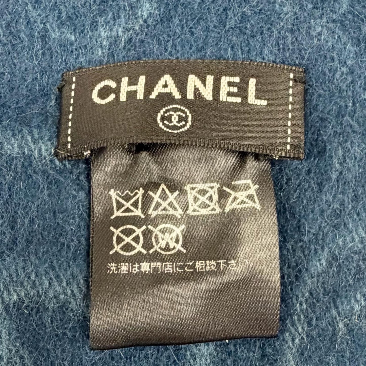 Chanel Back CC Logo All Pattern Cashmere Ori Rug Fur Scarf Fur Shawl Purple — view 6