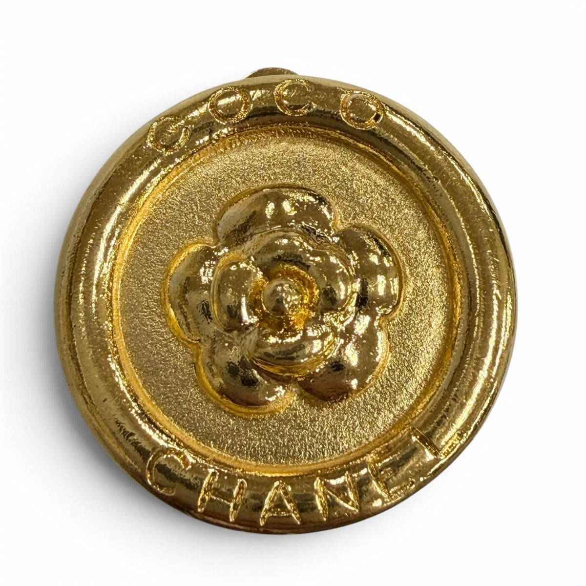 Chanel 97P Vintage Camellia Round Earrings Gold — view 3