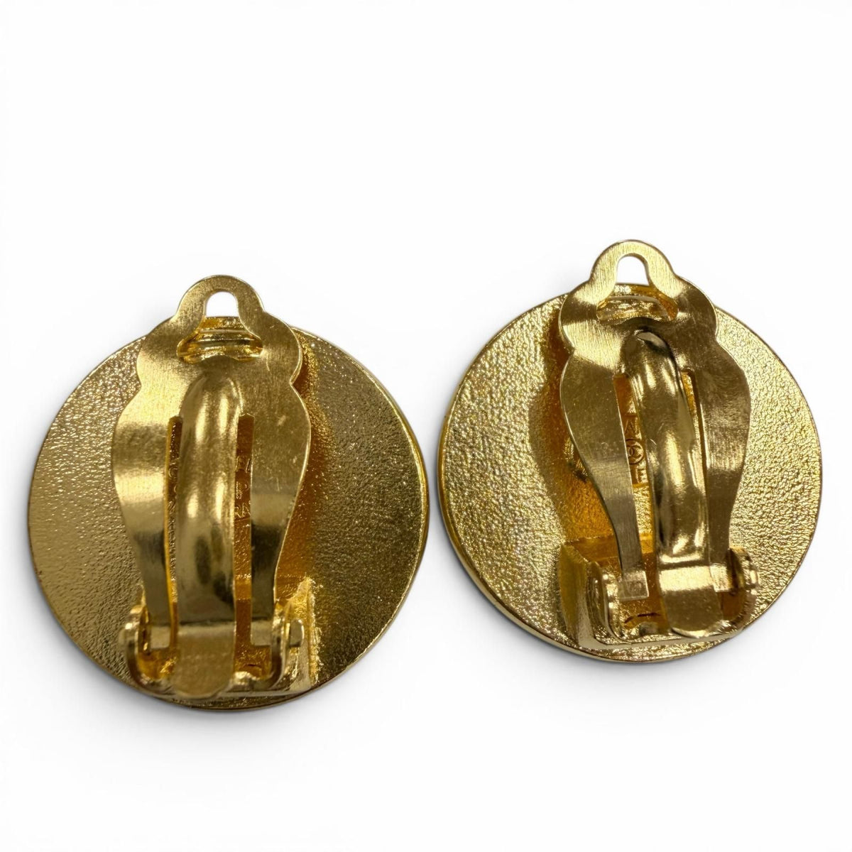 Chanel 97P Vintage Camellia Round Earrings Gold — view 2