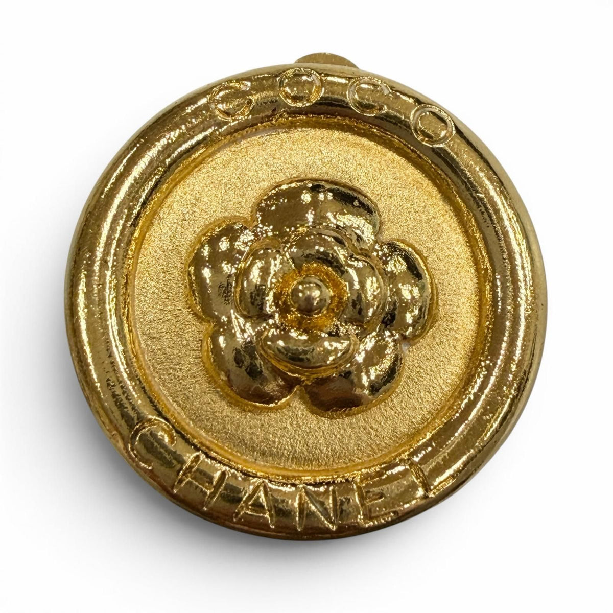 Chanel 97P Vintage Camellia Round Earrings Gold — view 4