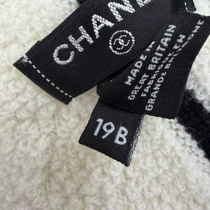 Chanel Cashmere Quilted CC Logo Large Shawl Scarf Black White — view 8