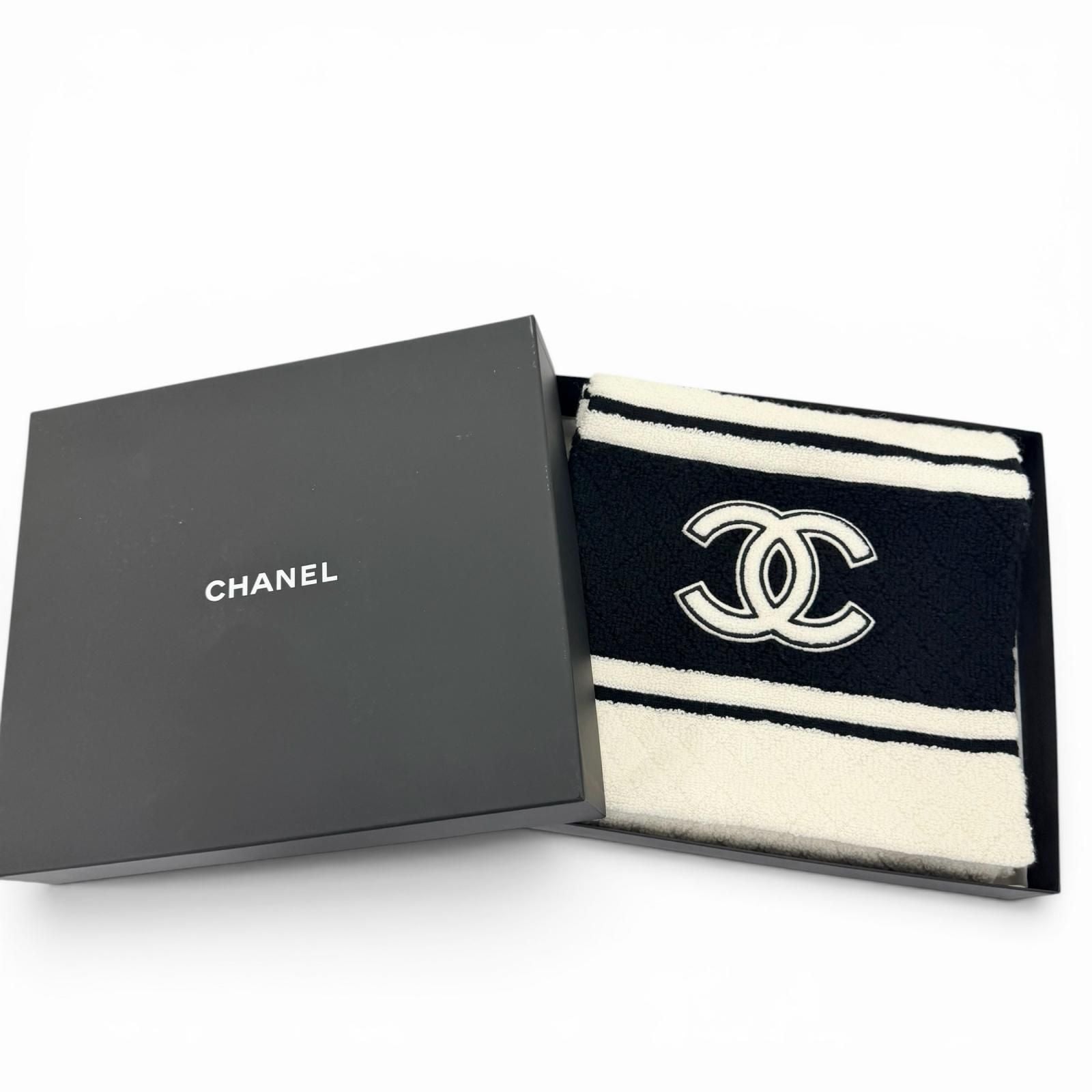 Chanel Cashmere Quilted CC Logo Large Shawl Scarf Black White — view 2