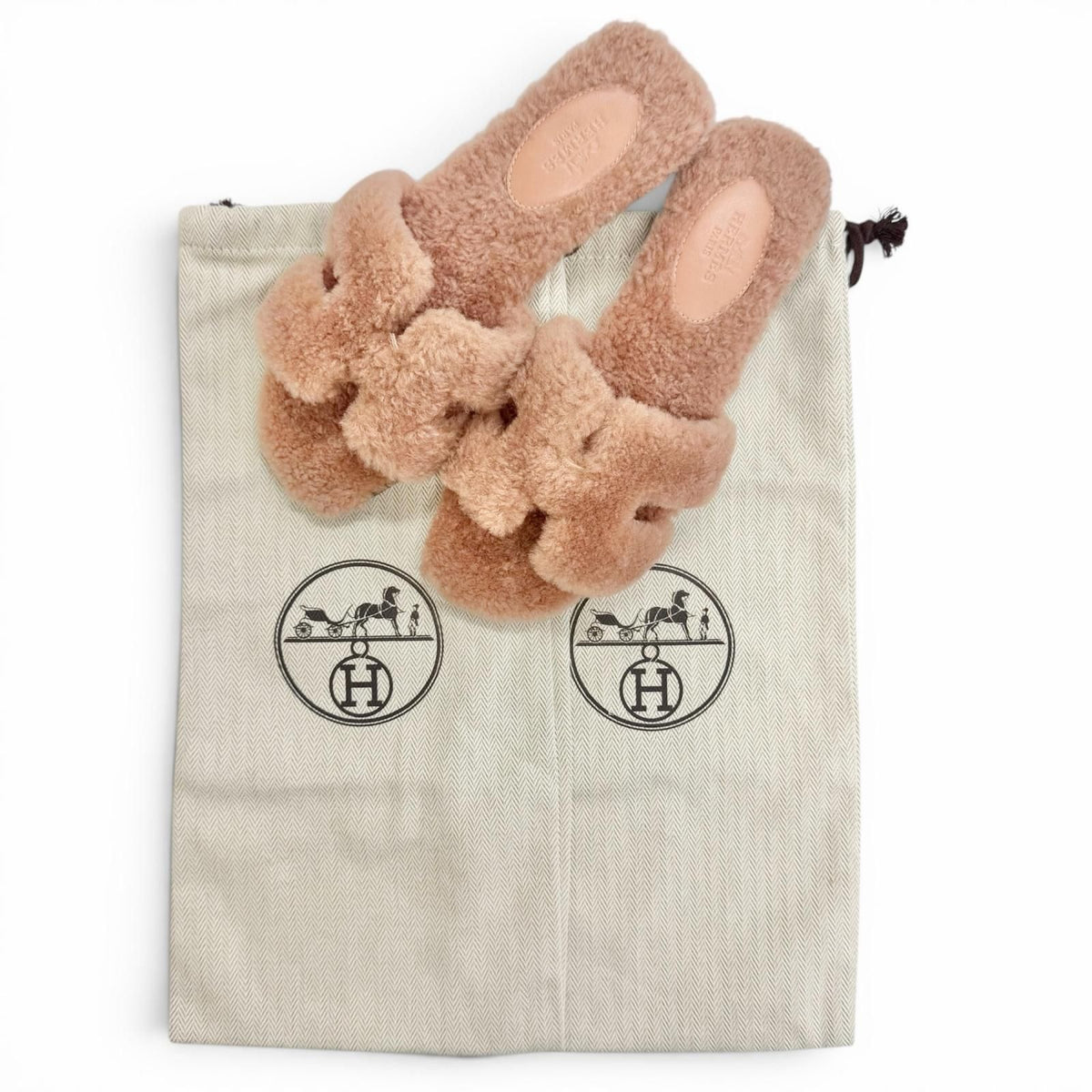Hermes Oran Motif Shearling Flat Sandals Pink Beige — view 2