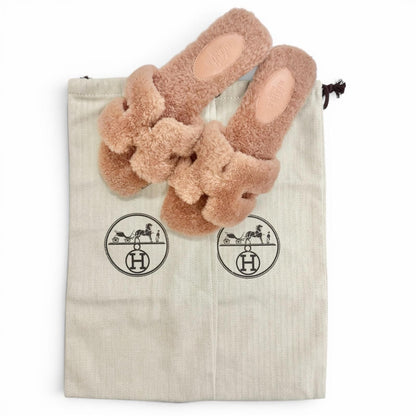 Hermes Oran Motif Shearling Flat Sandals Pink Beige — view 2