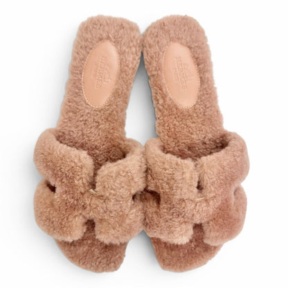 Hermes Oran Motif Shearling Flat Sandals Pink Beige — view 3