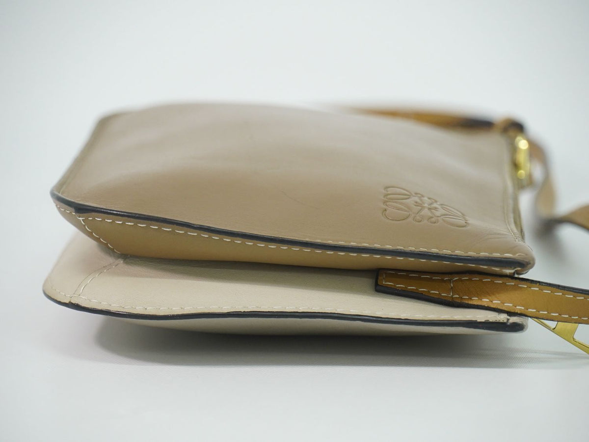 Loewe Gate Double Zip Pouch Anagram Shoulder Bag Pochette Leather Beige Gray — view 4