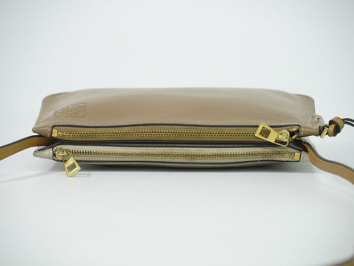 Loewe Gate Double Zip Pouch Anagram Shoulder Bag Pochette Leather Beige Gray — view 5