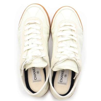 Chanel CC Logo Low-Cut Leather Sneakers White — view 4