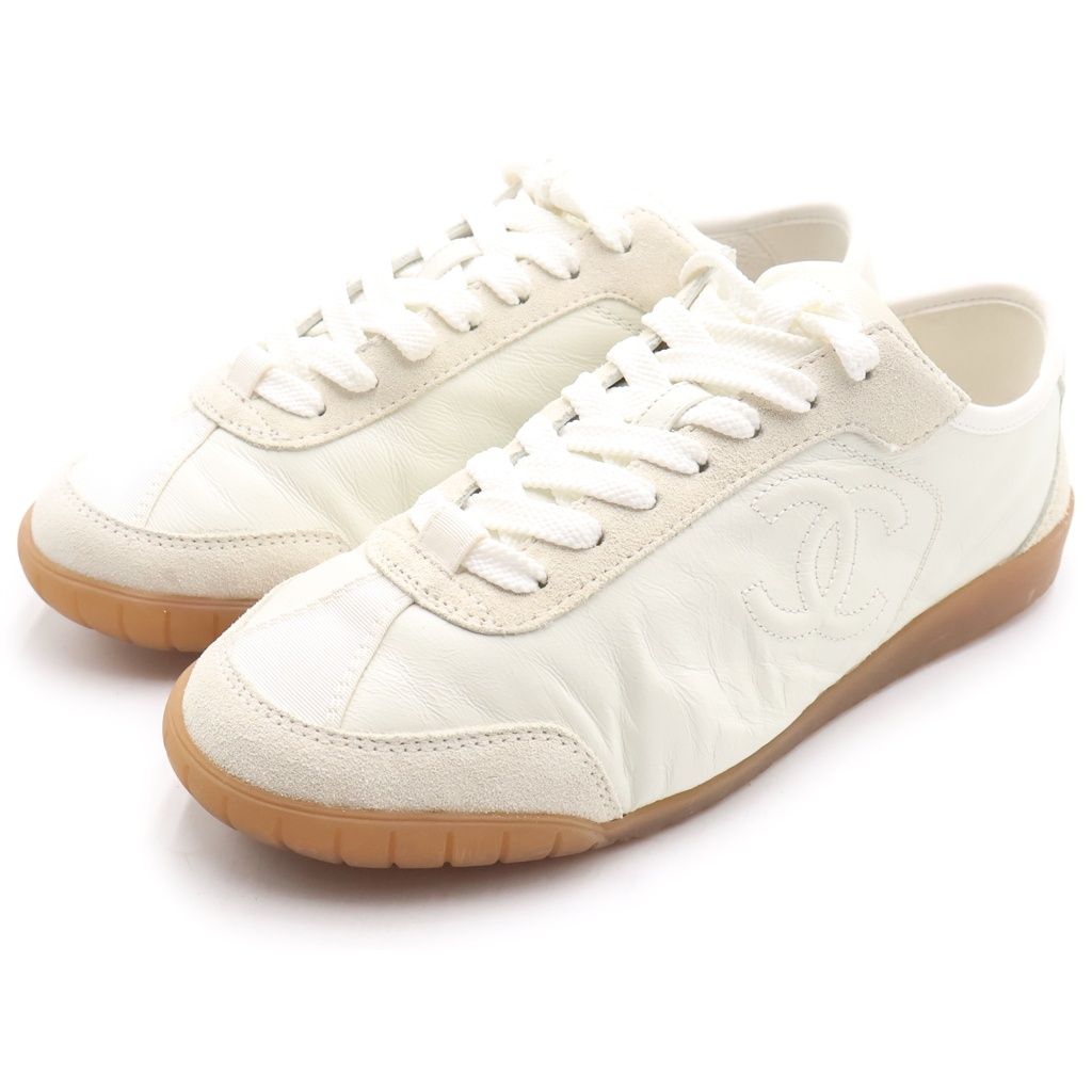 Chanel CC Logo Low-Cut Leather Sneakers White — view 2