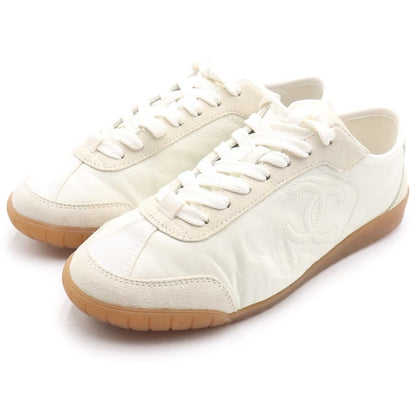 Chanel CC Logo Low-Cut Leather Sneakers White — view 2
