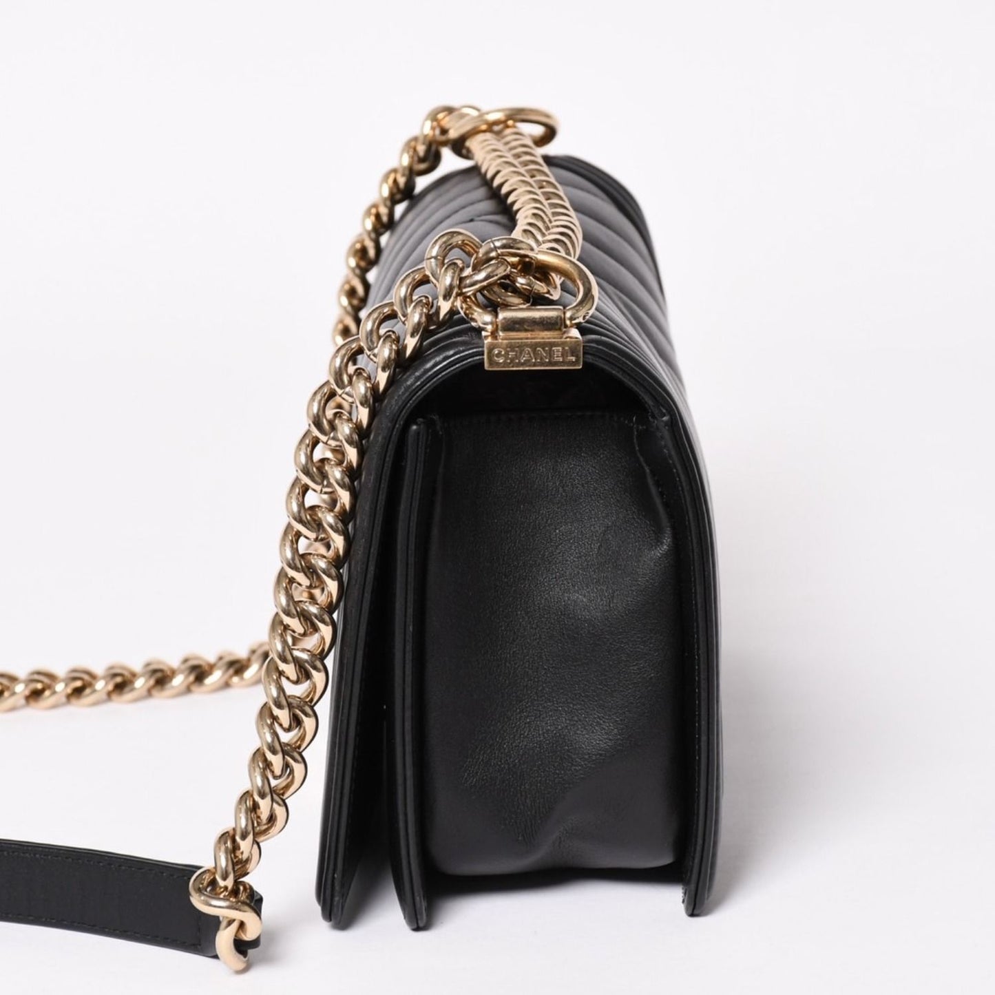 Chanel Boy Chain Shoulder Bag V-shaped Stitch Chevron CC Logo Lambskin Black — view 4