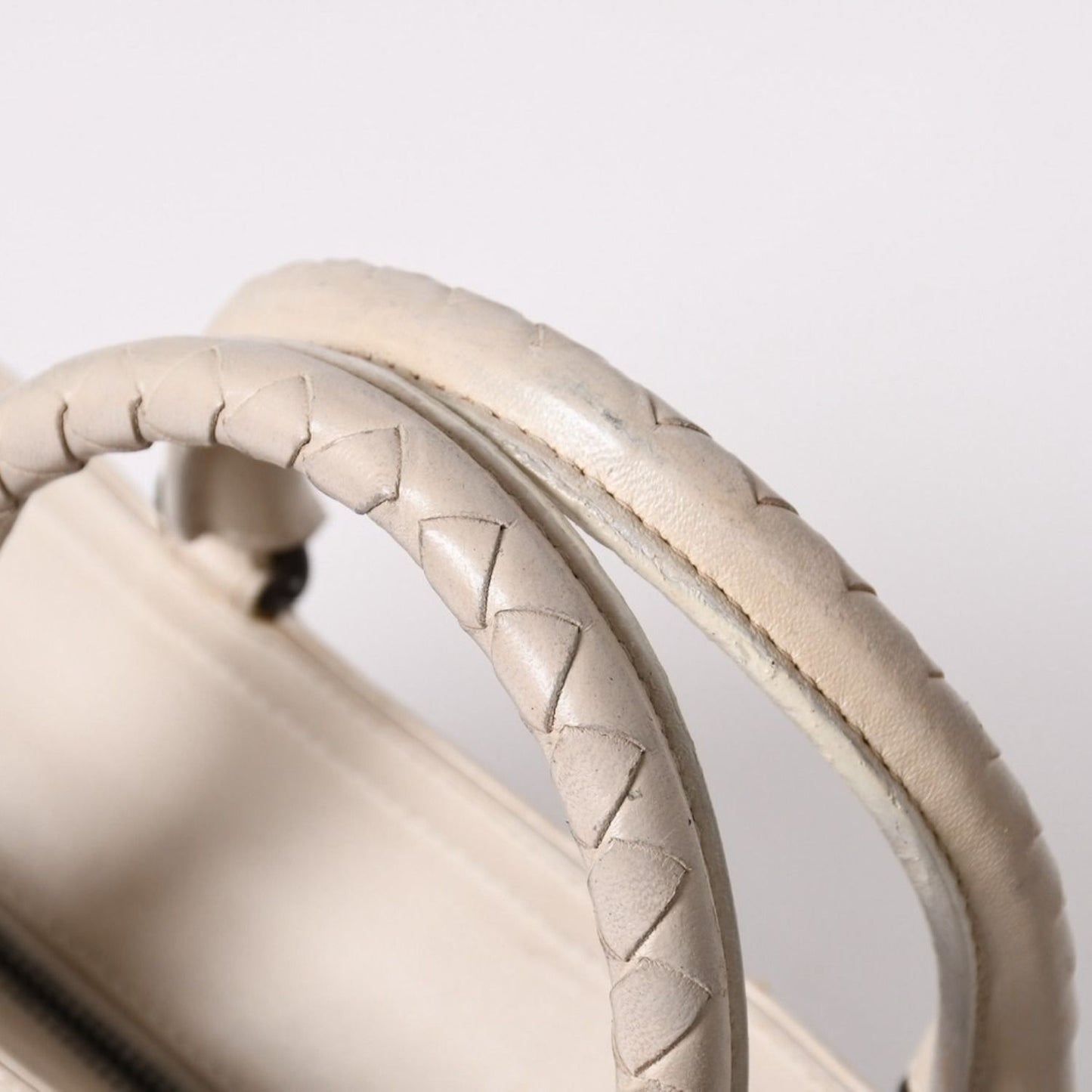 Bottega Veneta Intrecciato 2-Way Shoulder Bag Off White Black — view 8