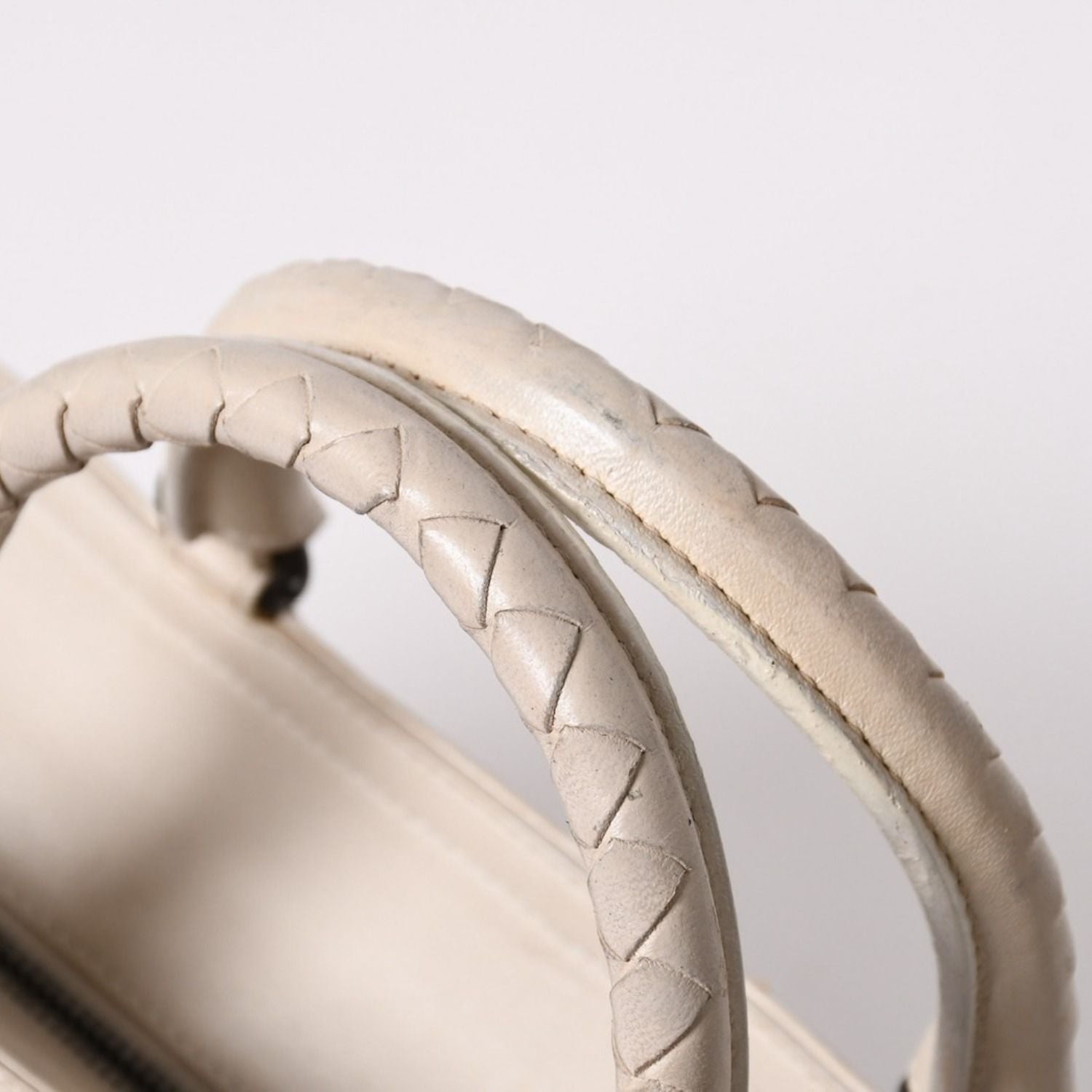 Bottega Veneta Intrecciato 2-Way Shoulder Bag Off White Black — view 8