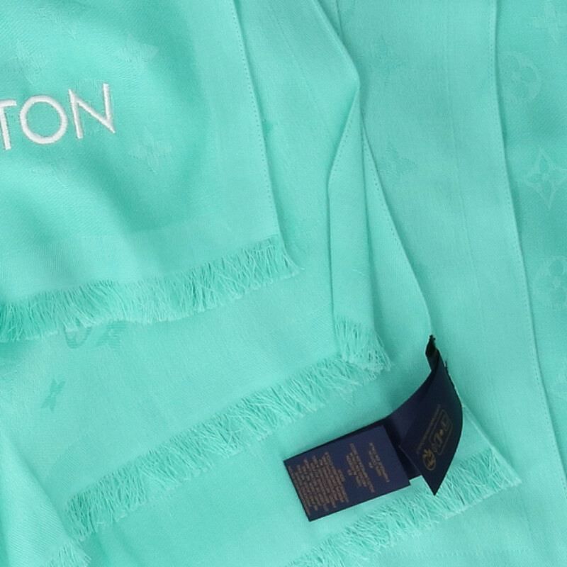Louis Vuitton Etole Monogram Essential All Over Cotton Fringe Shawl Scarf — view 3