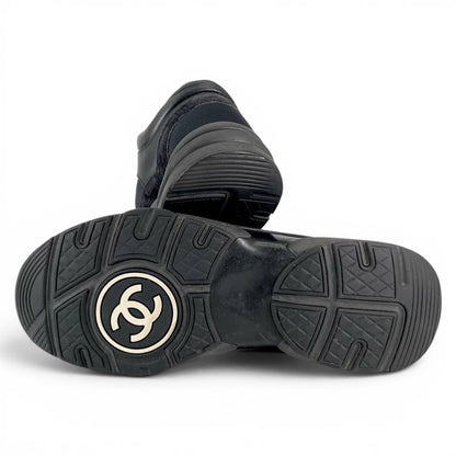 Chanel Suede Leather With CC Logo Low-Cut Sneakers Black — view 7