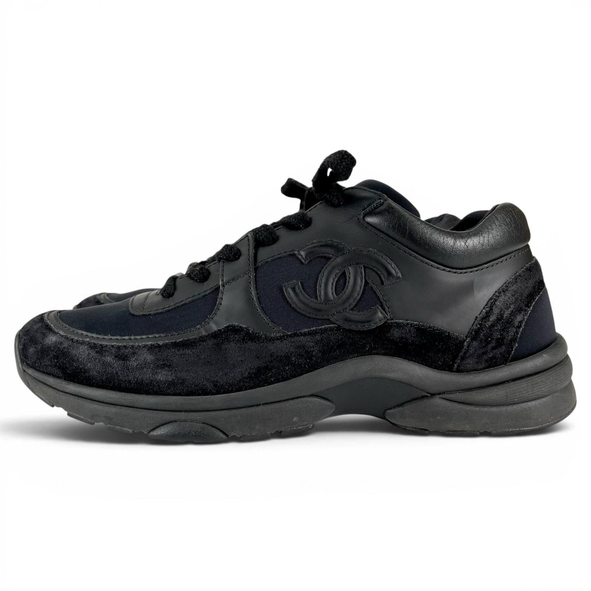 Chanel Suede Leather With CC Logo Low-Cut Sneakers Black — view 3