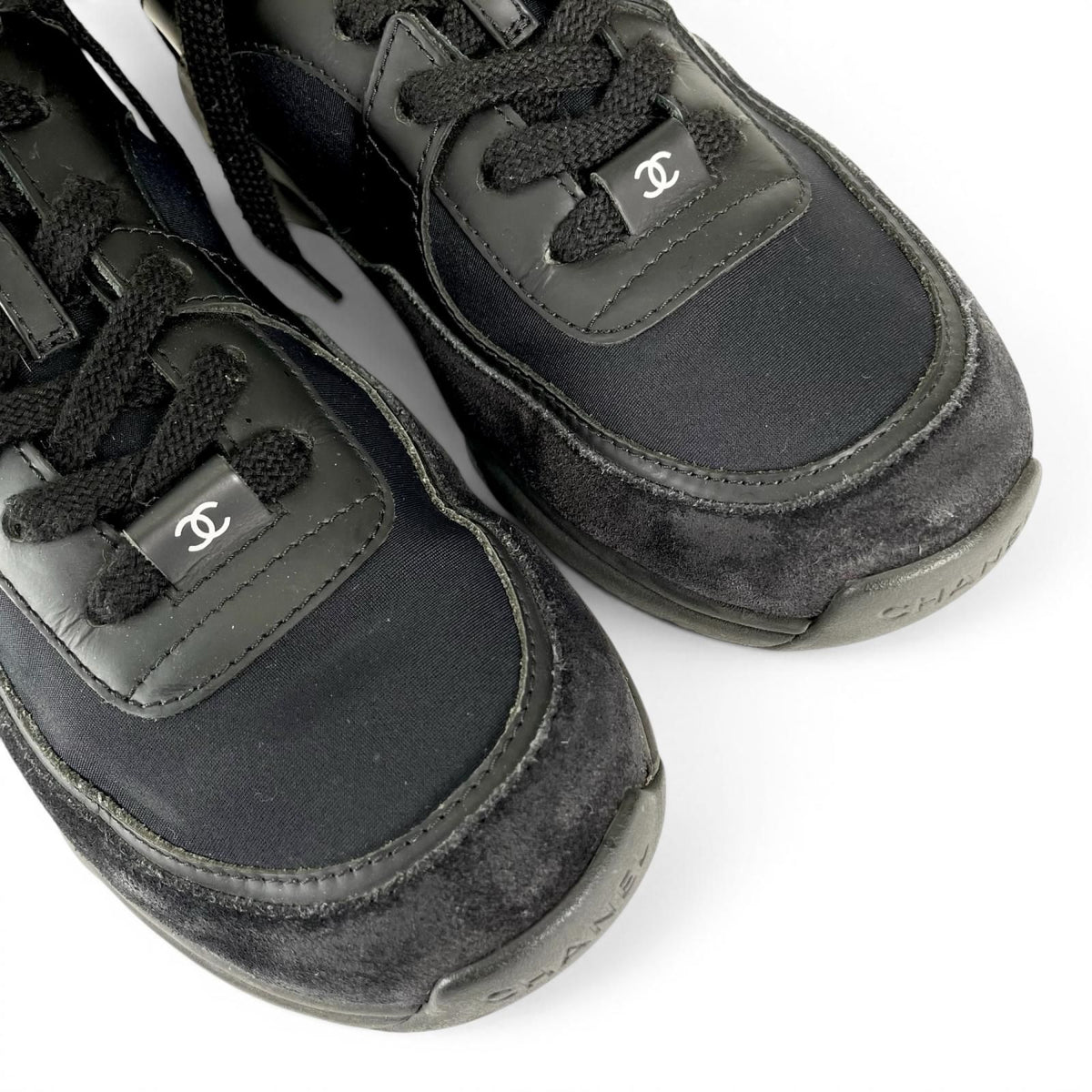 Chanel Suede Leather With CC Logo Low-Cut Sneakers Black — view 6