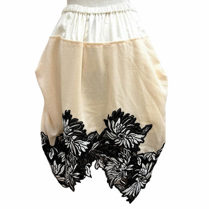 Louis Vuitton Lining 100% Silk Hem Flower Lace Knee Length Flare Skirt Multi 34 — view 4