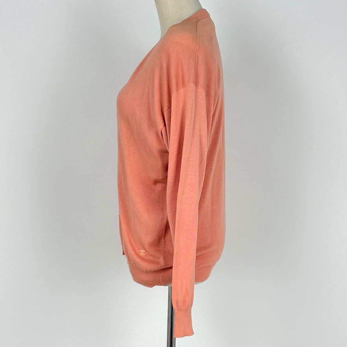 Chanel CC Logo Button Ensemble Knit Top Cotton Salmon Pink — view 2
