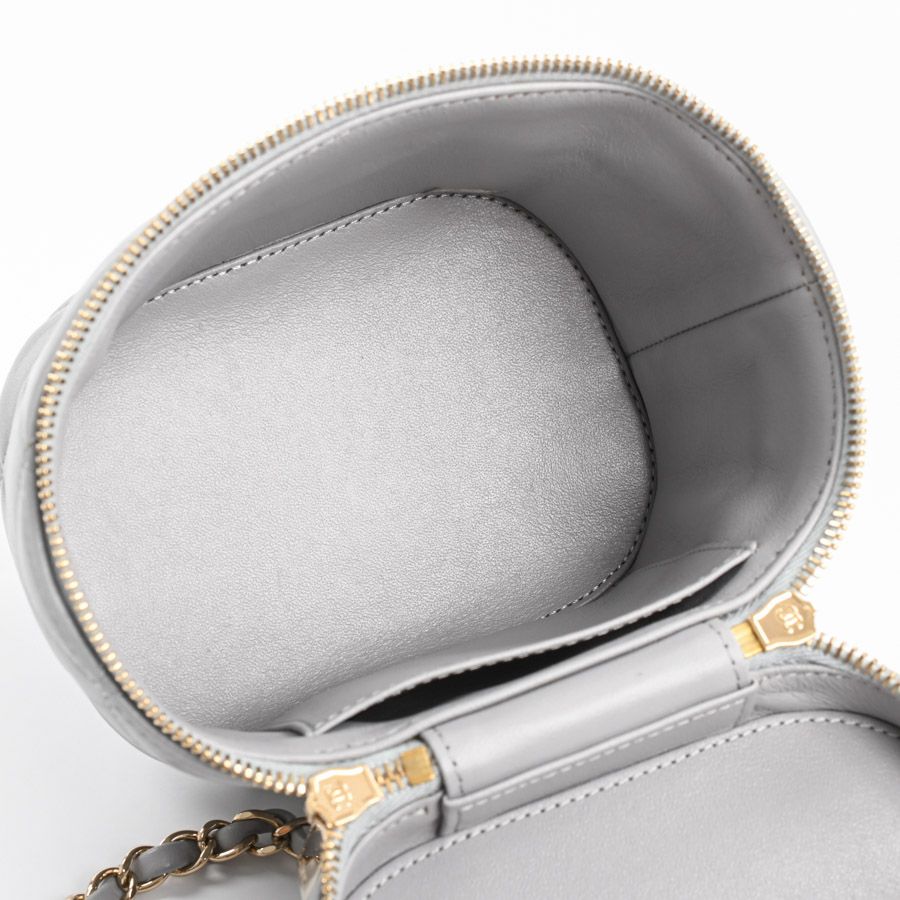 Chanel Shoulder Bag Trendy CC Chain Vanity — view 4