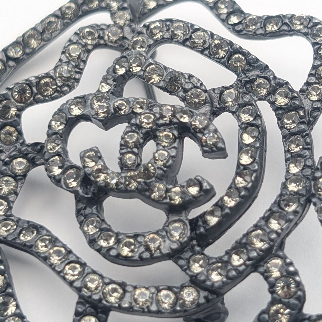 Chanel 00A Brooch CC Logo Black Camellia Rhinestone Vintage — view 2