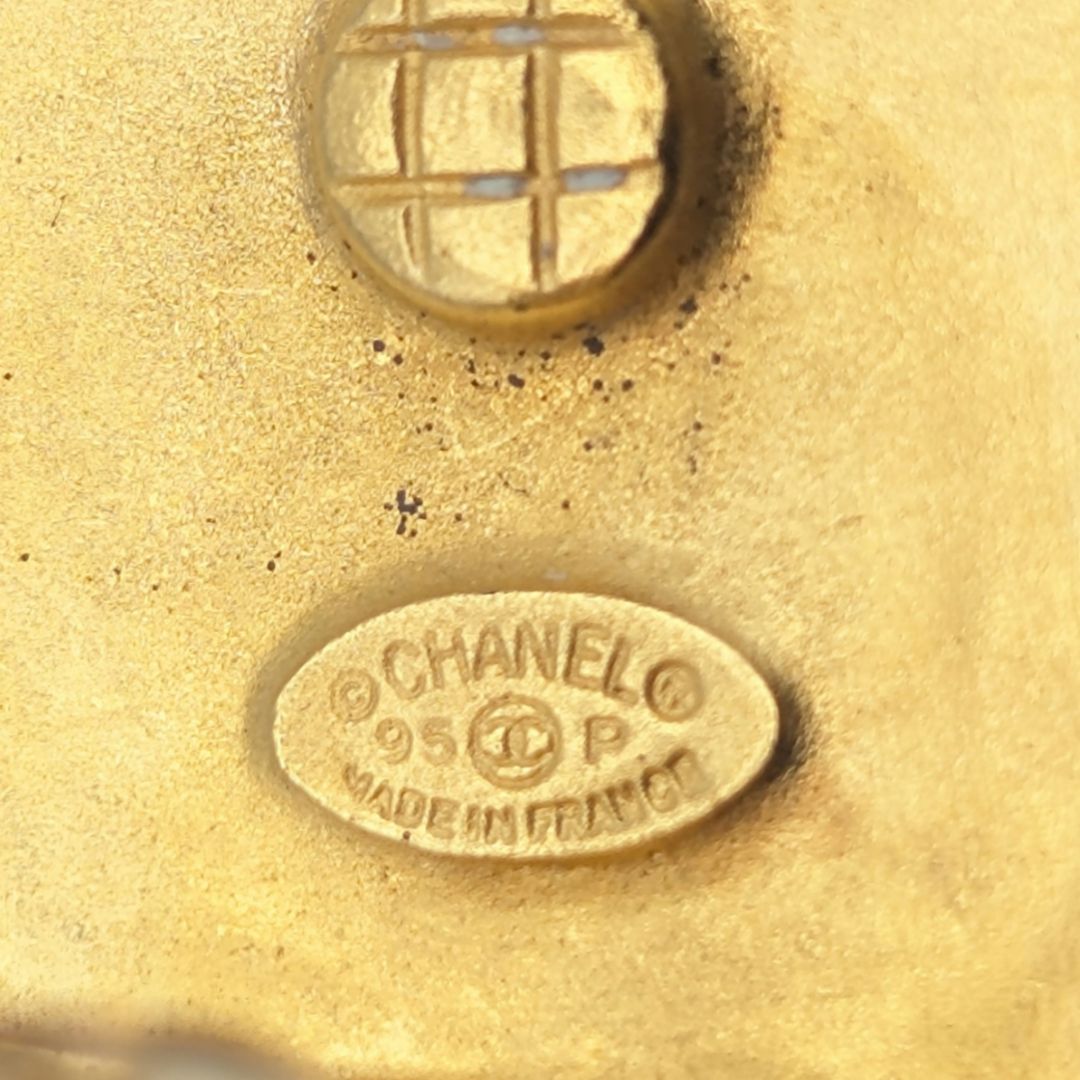 Chanel Single Earring CC Logo Gold Vintage — view 4