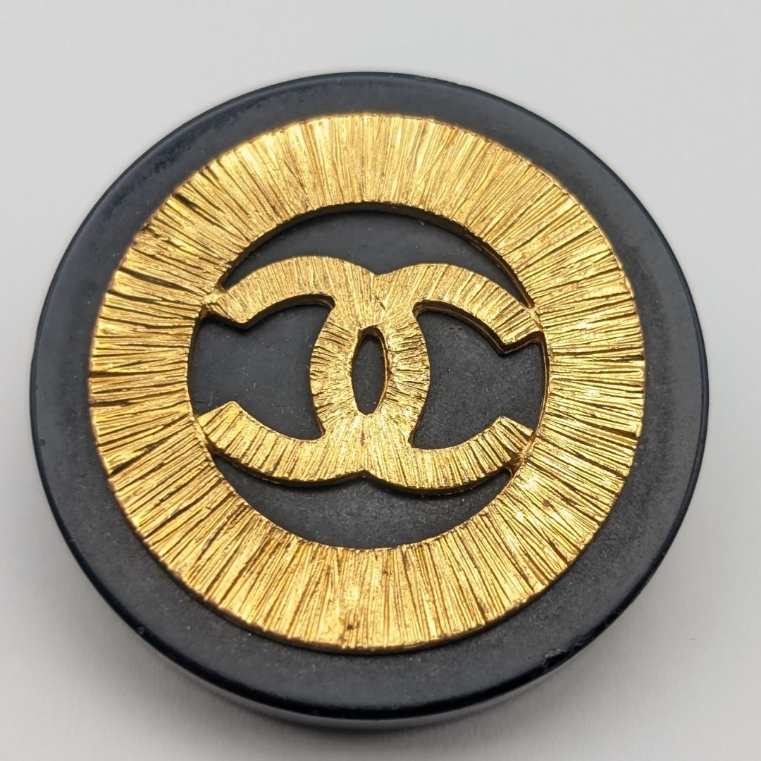 Chanel Earrings CC Logo Gold Black Large Round Vintage — view 3
