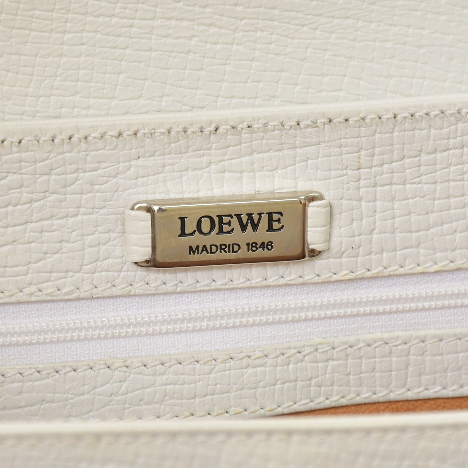 Loewe Leather Shoulder Bag Calfskin Musical Note Shape Metal White Flap — view 7