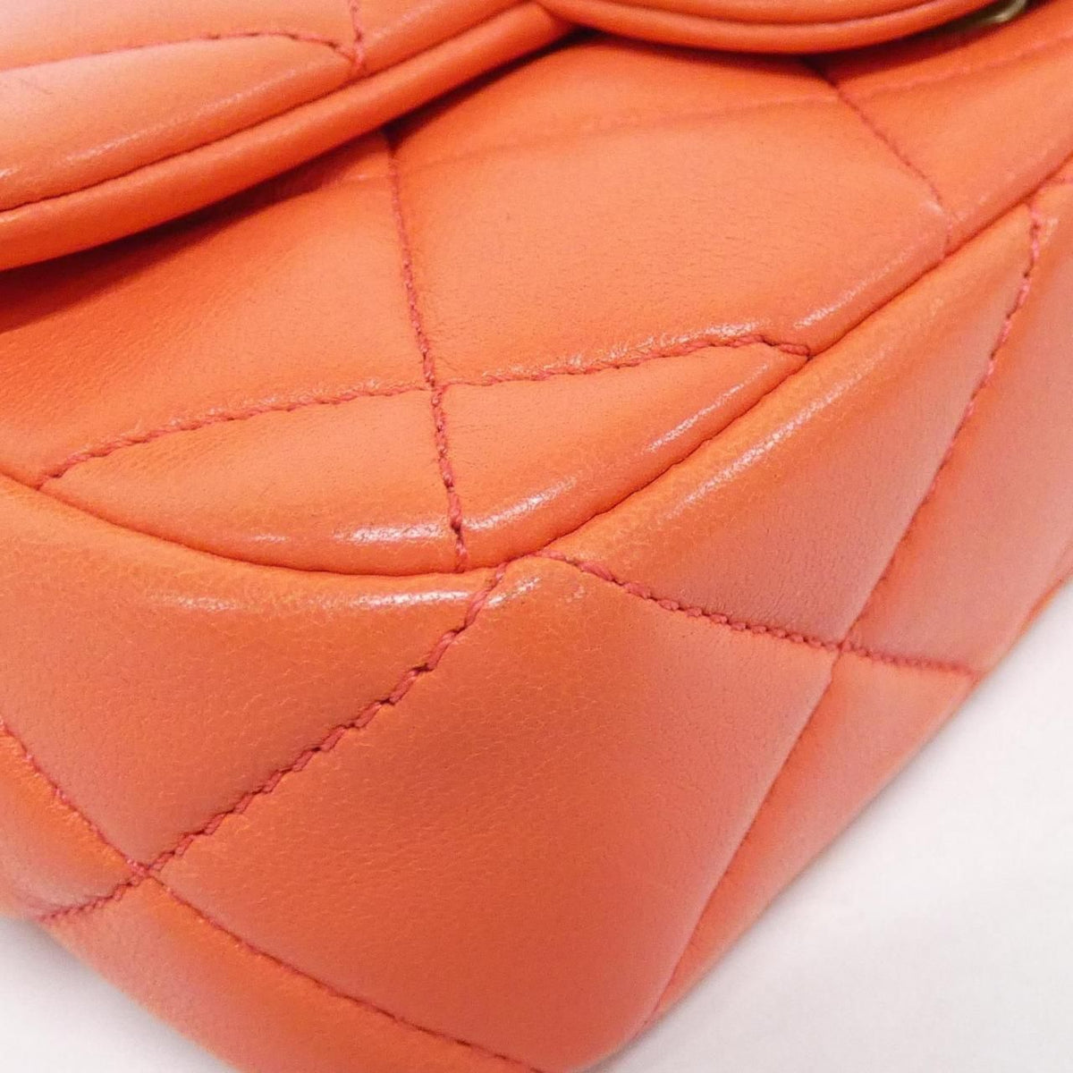 Chanel Shoulder Bag Orange — view 3