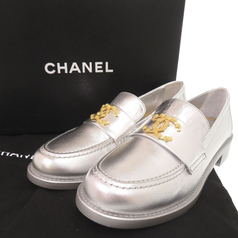 Chanel CC Logo Camellia c Leather Silver Loafers 37 — view 2