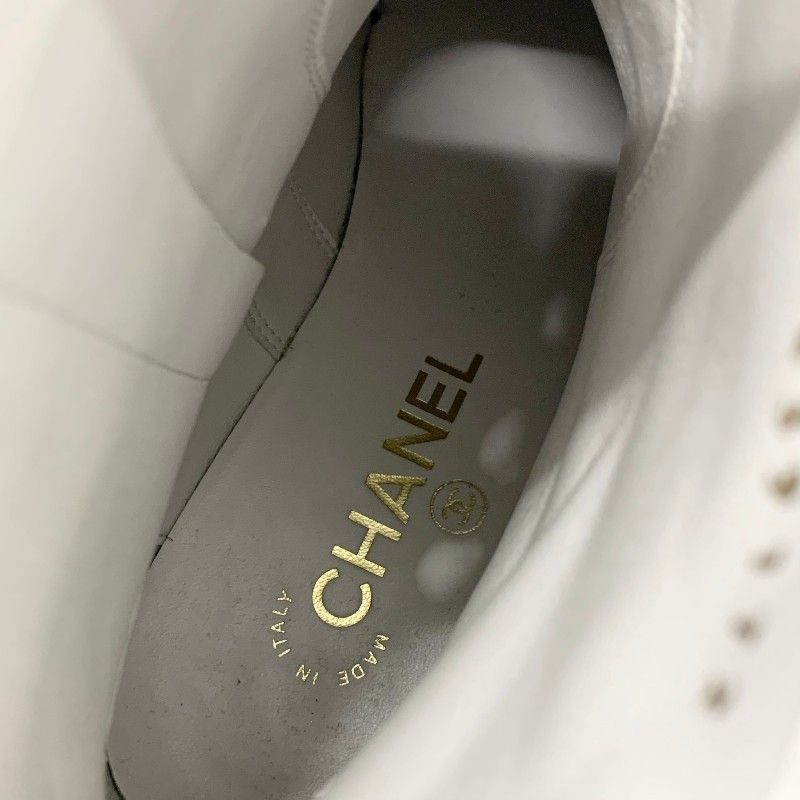 Chanel Boots Short Shoes Leather White Black CC Logo Turnlock — view 7