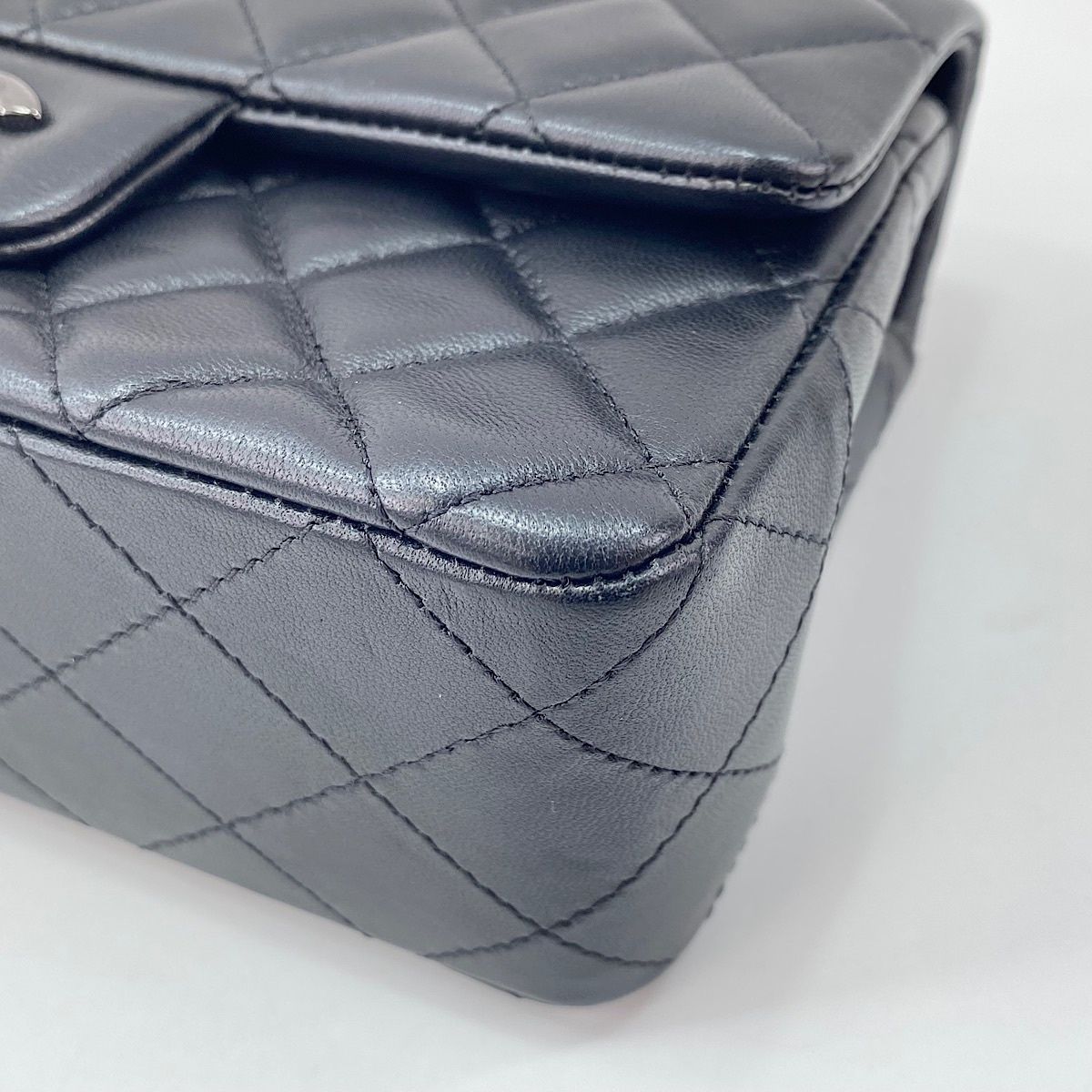 Chanel Shoulder Bag Mini Quilted — view 8