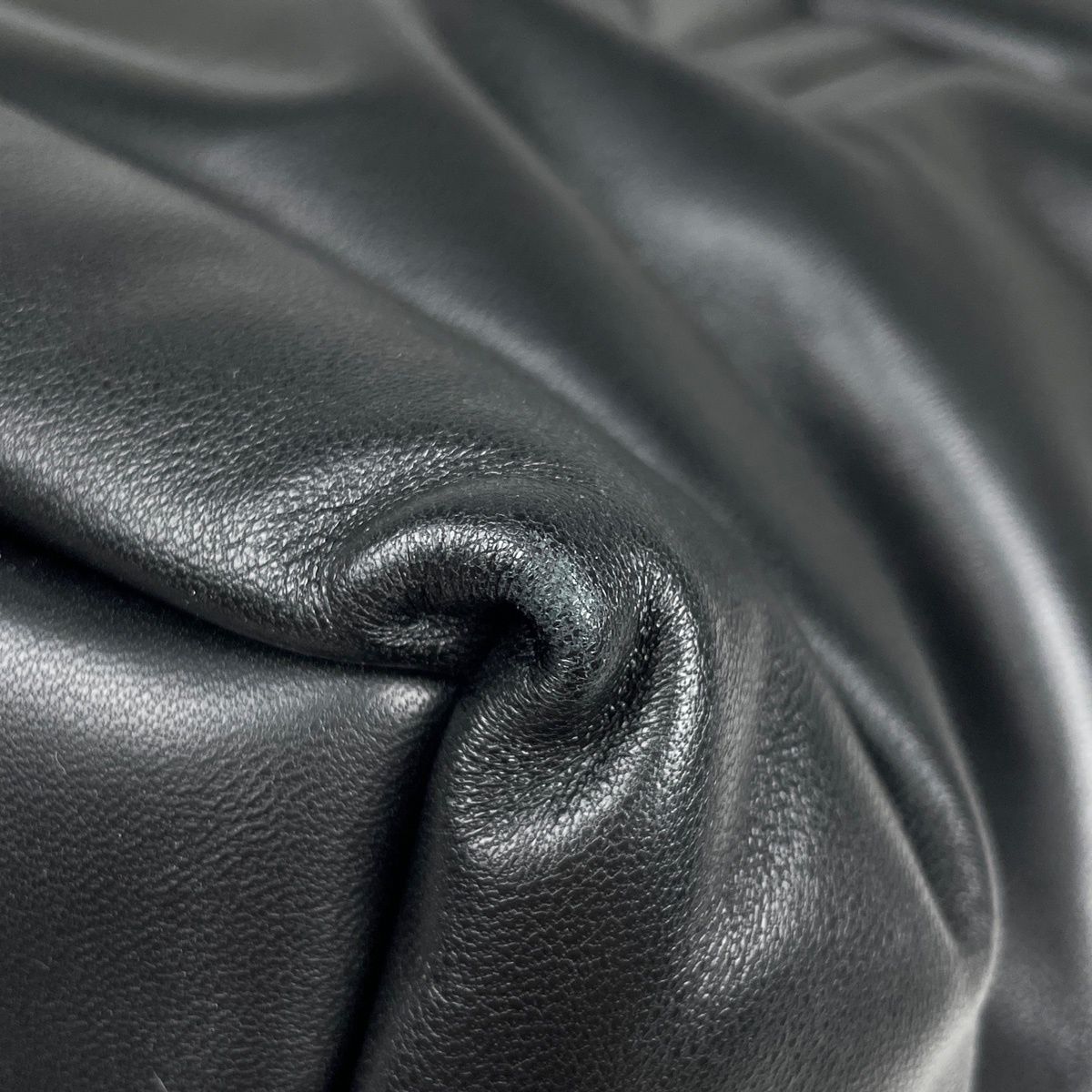 Saint Laurent Logo Tote Bag Leather Black — view 3