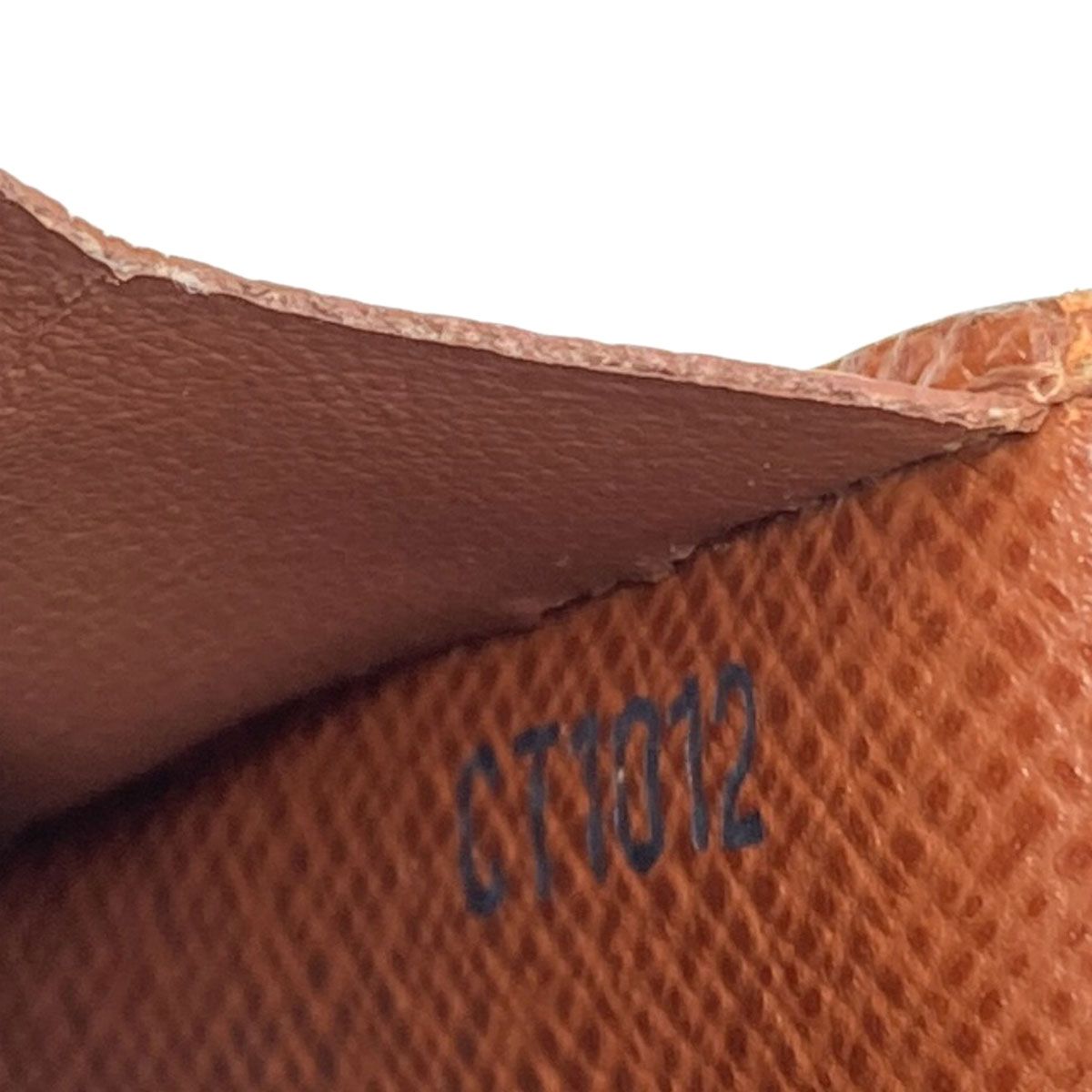 Louis Vuitton Porte-Monnaie Guze Coin Case Monogram Canvas — view 7