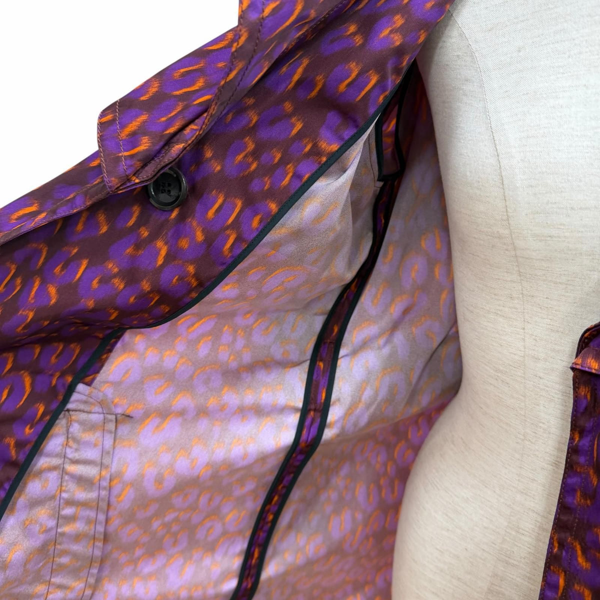 Louis Vuitton Logo Button with Belt Leopard Trench Coat Purple 40 — view 5