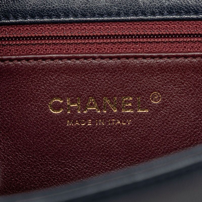 Chanel Chevron V-Stitch CC Logo Chain Shoulder Bag Navy Gold Leather — view 5
