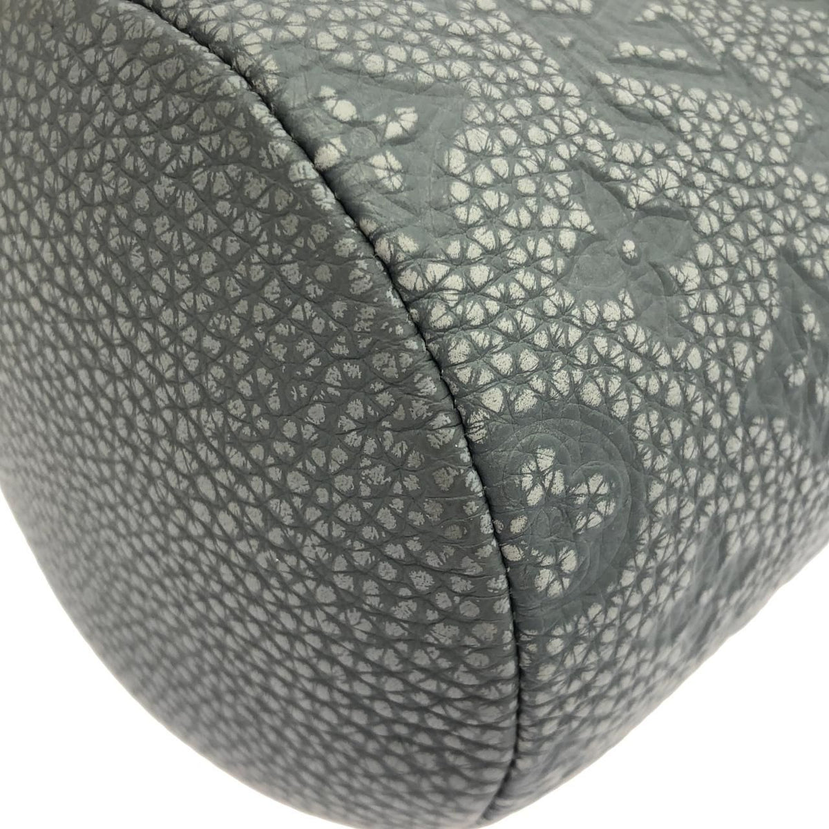 Louis Vuitton Chalk Pouch — view 3