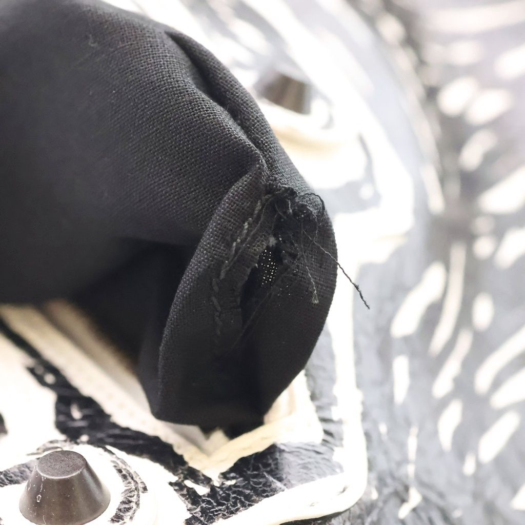 Balenciaga le City Bag White Snow Semi Shiny Arena Lambskin Black Mark Print — view 7