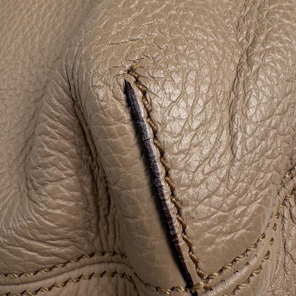 Cartier Marcello Shoulder Bag Must Line Leather Beige — view 3