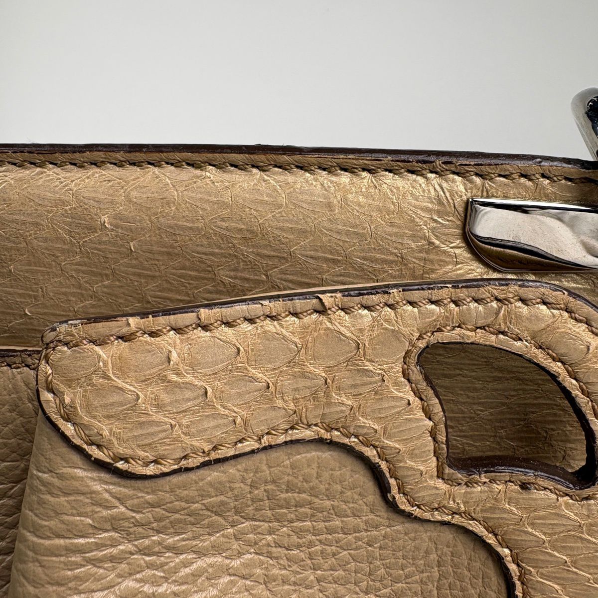 Cartier Marcello Shoulder Bag Must Line Leather Beige — view 6
