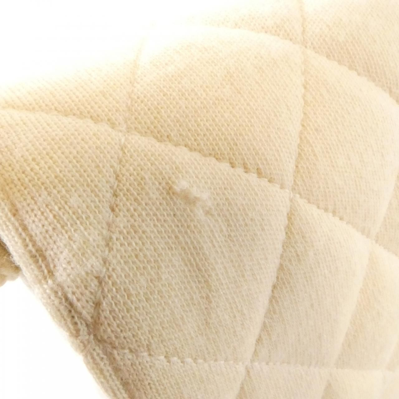 Chanel Bag Handbag Ivory — view 3