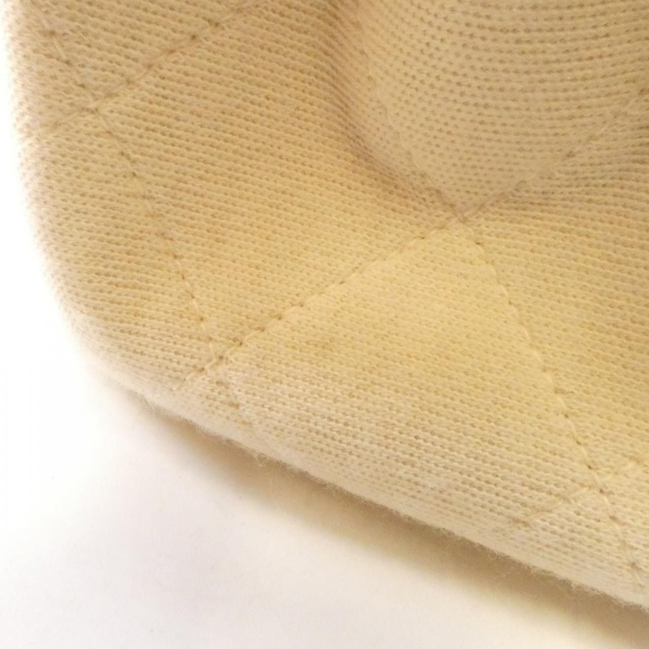 Chanel Bag Handbag Ivory — view 4