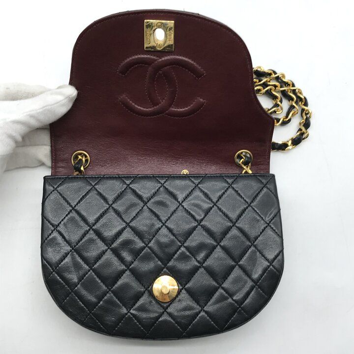 Chanel CC Logo Chain Shoulder Bag Lambskin Leather Turnlock Black — view 7