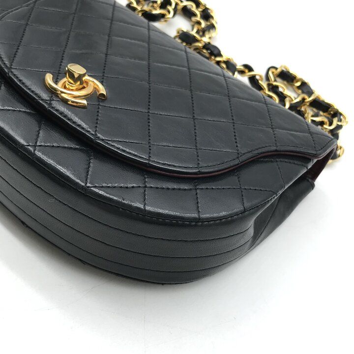 Chanel CC Logo Chain Shoulder Bag Lambskin Leather Turnlock Black — view 4