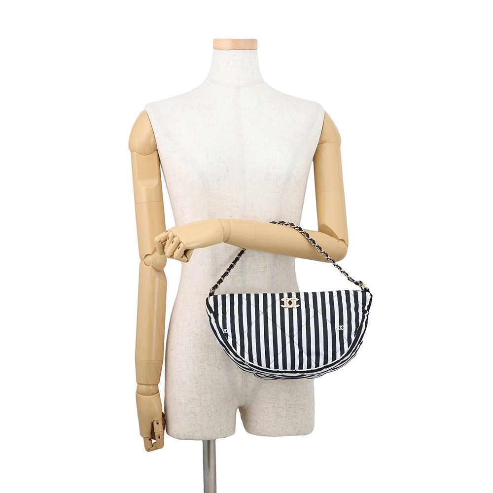 Chanel Shoulder Bag CC Logo Large Hobo Nylon 2-Way White Black — view 4