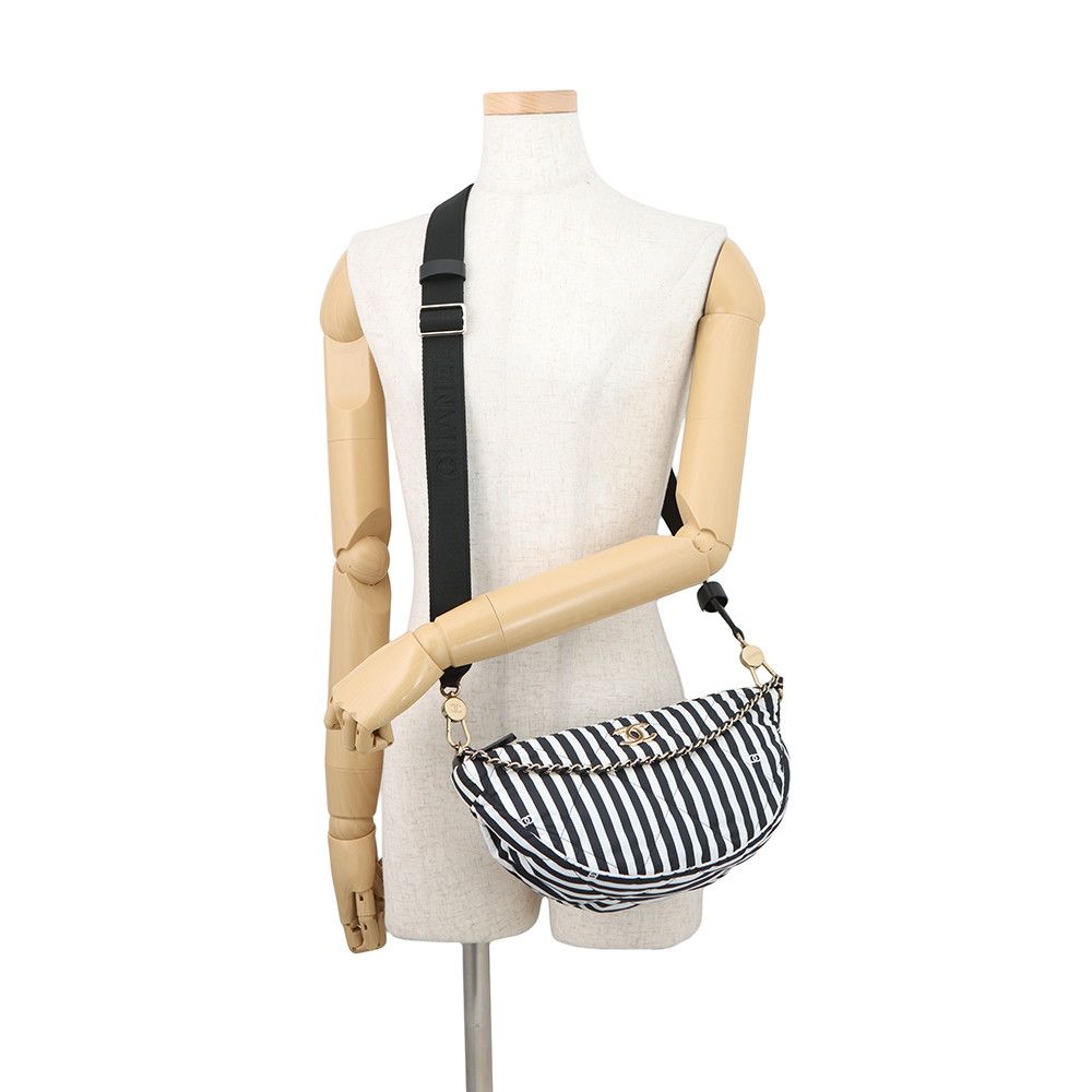 Chanel Shoulder Bag CC Logo Large Hobo Nylon 2-Way White Black — view 5