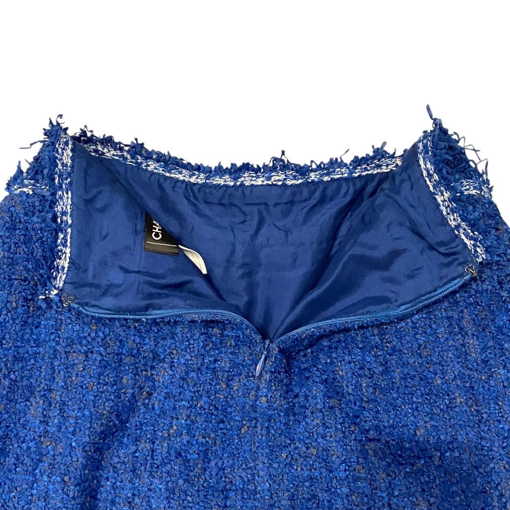 Chanel 05c CC Logo Tweed Skirt 38 Blue — view 3
