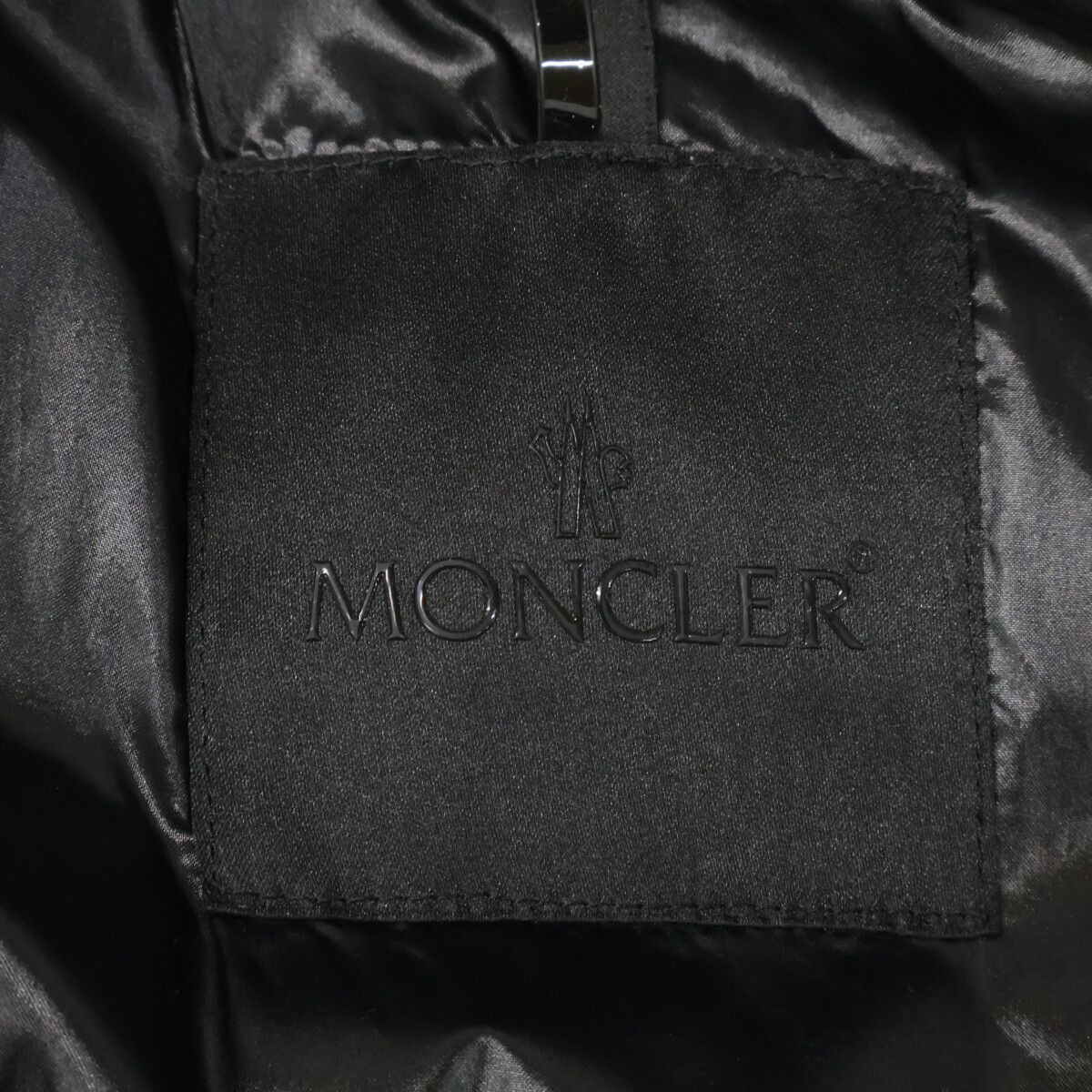 Moncler Herbe Letter Logo Short Down — view 5